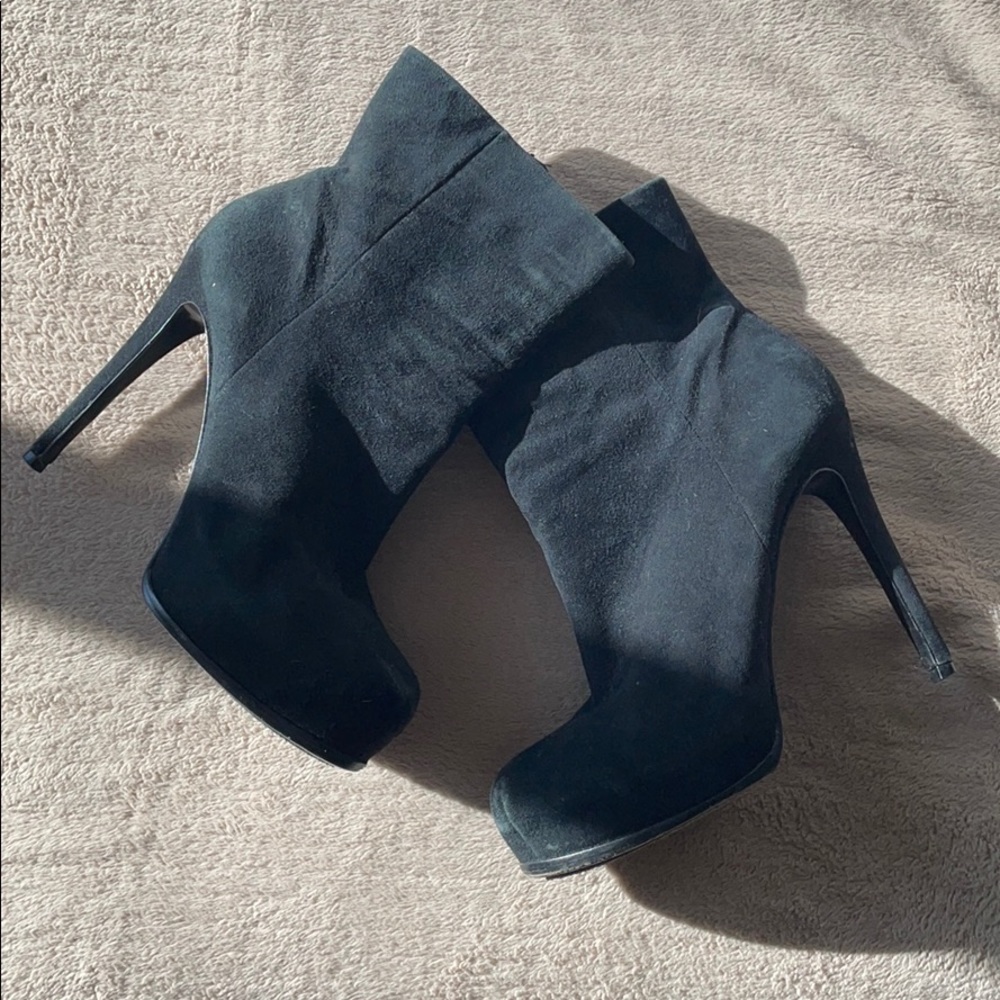 Pour La Victoire Bardot Suede Booties 8.5